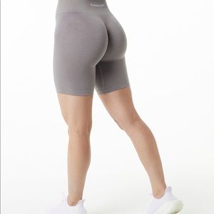 Alphalete AMPLIFY SHORT 7.5"
Women's Seamless Scrunch 7.5" Short
